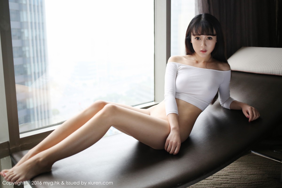 [MyGirl美媛馆] Vol.197 赵小米Kitty白色上衣半撩秀美胸性感写真 [64+1P]