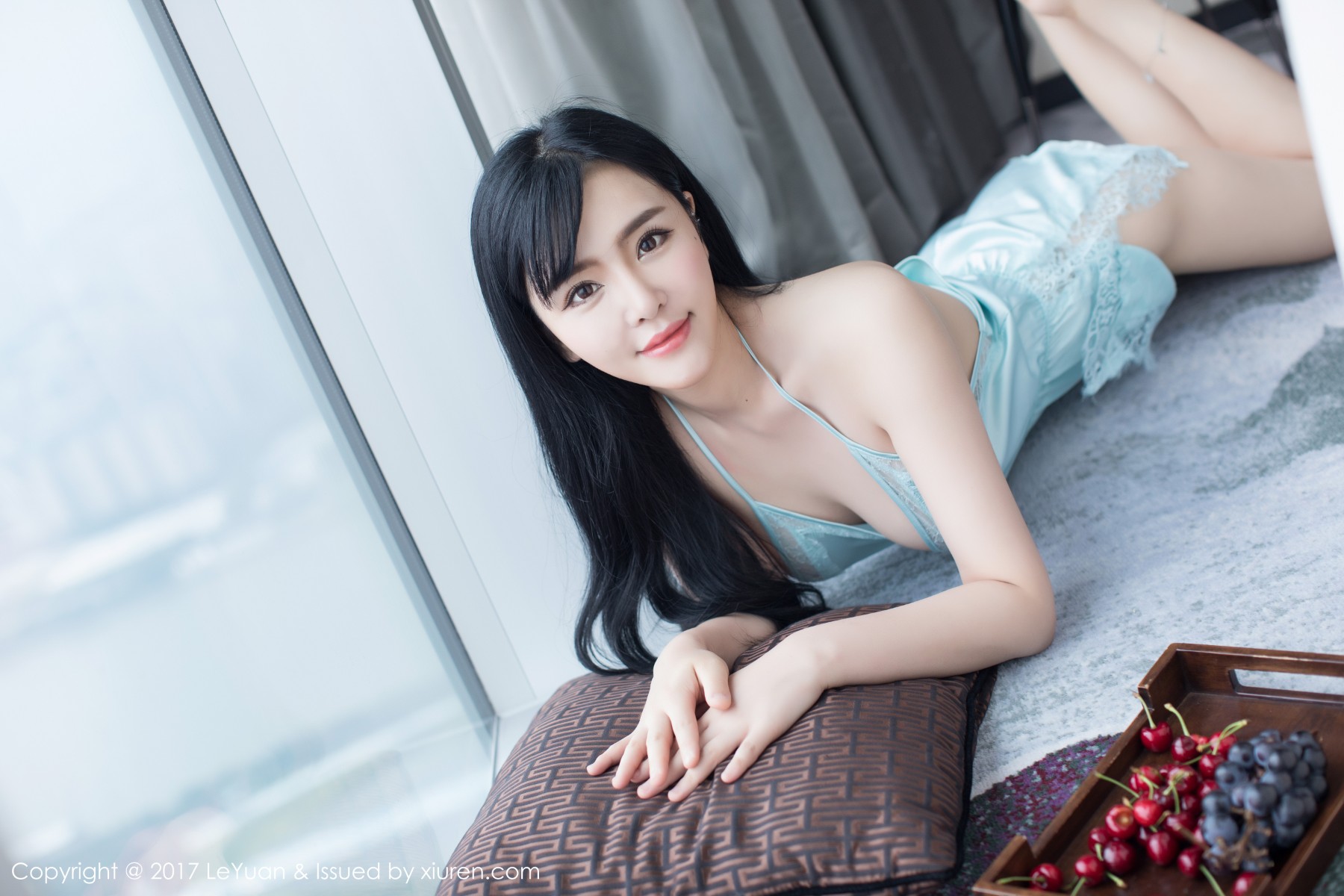 [LeYuan星乐园] VOL.045 刘钰儿蓝色吊带蕾丝睡裙傲人豪乳完美曲线写真 [37+1P]