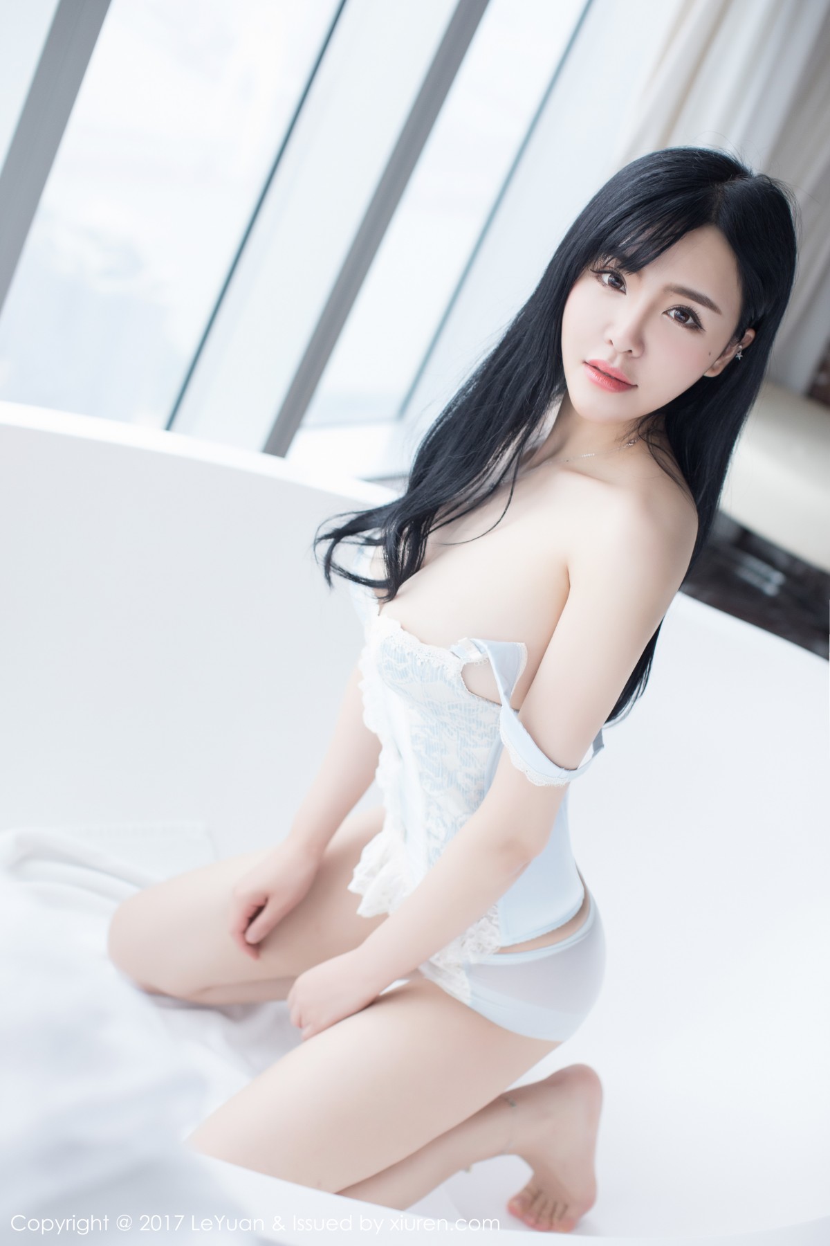 [LeYuan星乐园] VOL.045 刘钰儿蓝色吊带蕾丝睡裙傲人豪乳完美曲线写真 [37+1P]