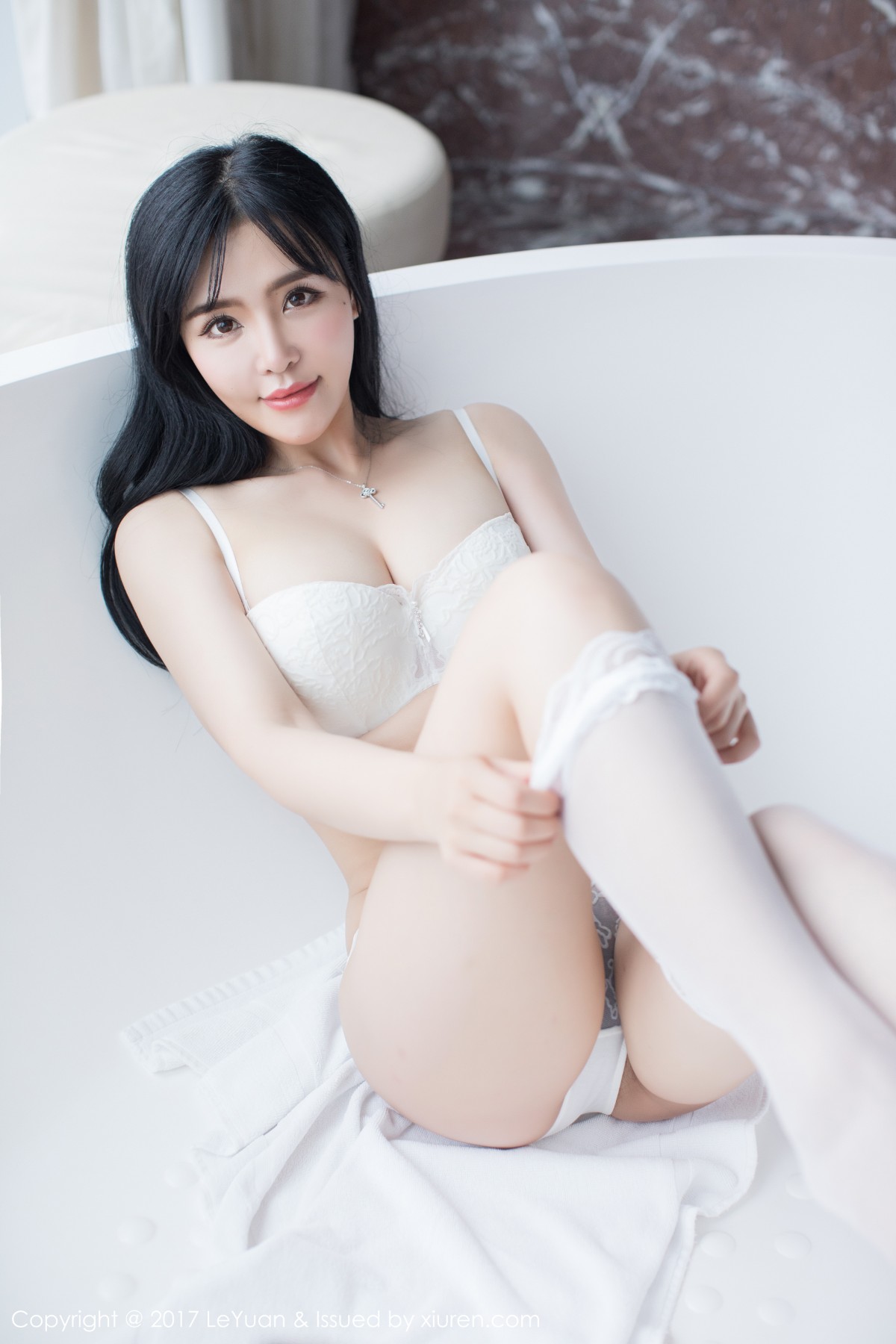 [LeYuan星乐园] VOL.046 刘钰儿粉红蕾丝睡裙傲人豪乳诱惑写真 [46+1P]