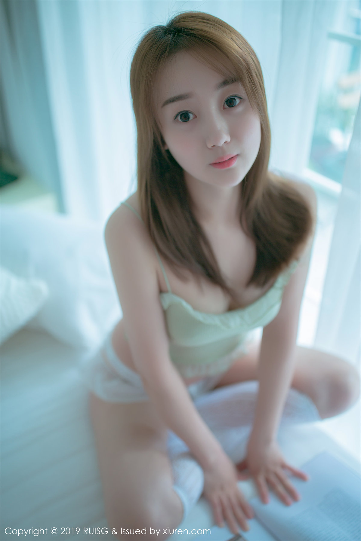 [MICAT瑞丝馆] VOL.080 风衣月Lucy床上性感内衣配白色腿袜清爽迷人写真 [46+1P]