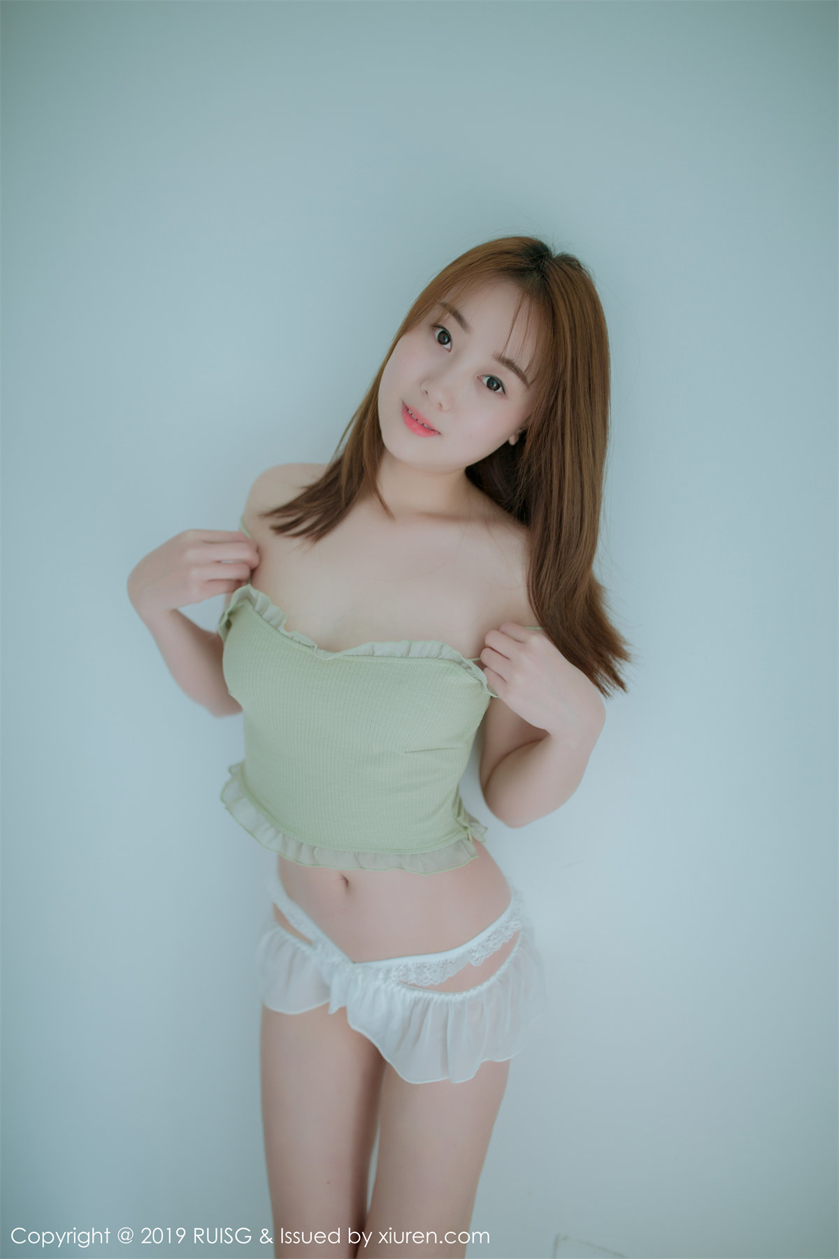 [MICAT瑞丝馆] VOL.080 风衣月Lucy床上性感内衣配白色腿袜清爽迷人写真 [46+1P]