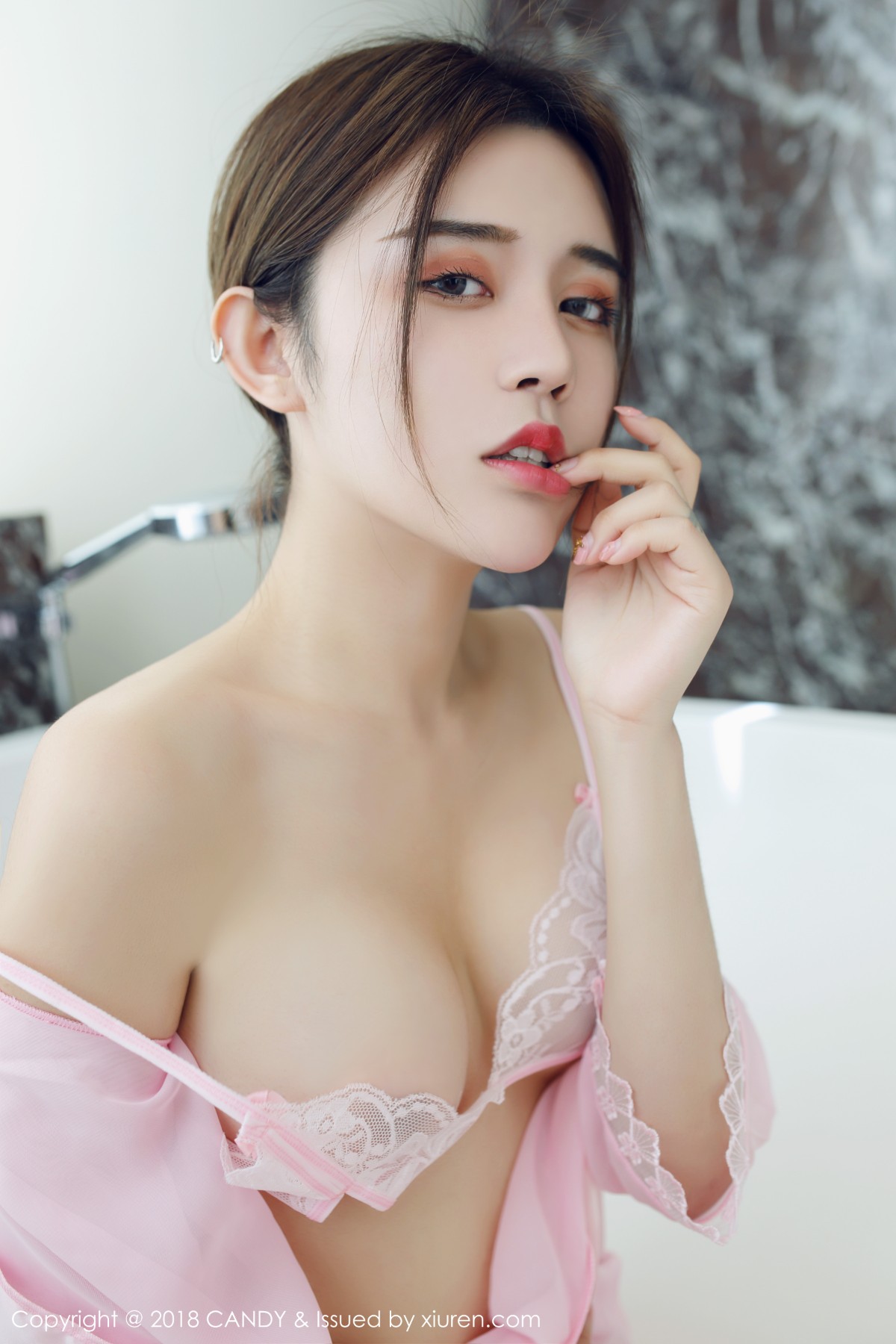 [CANDY网红馆] VOL.058 Cris_卓娅祺性感白色蕾丝袜美乳撩人诱惑写真44P