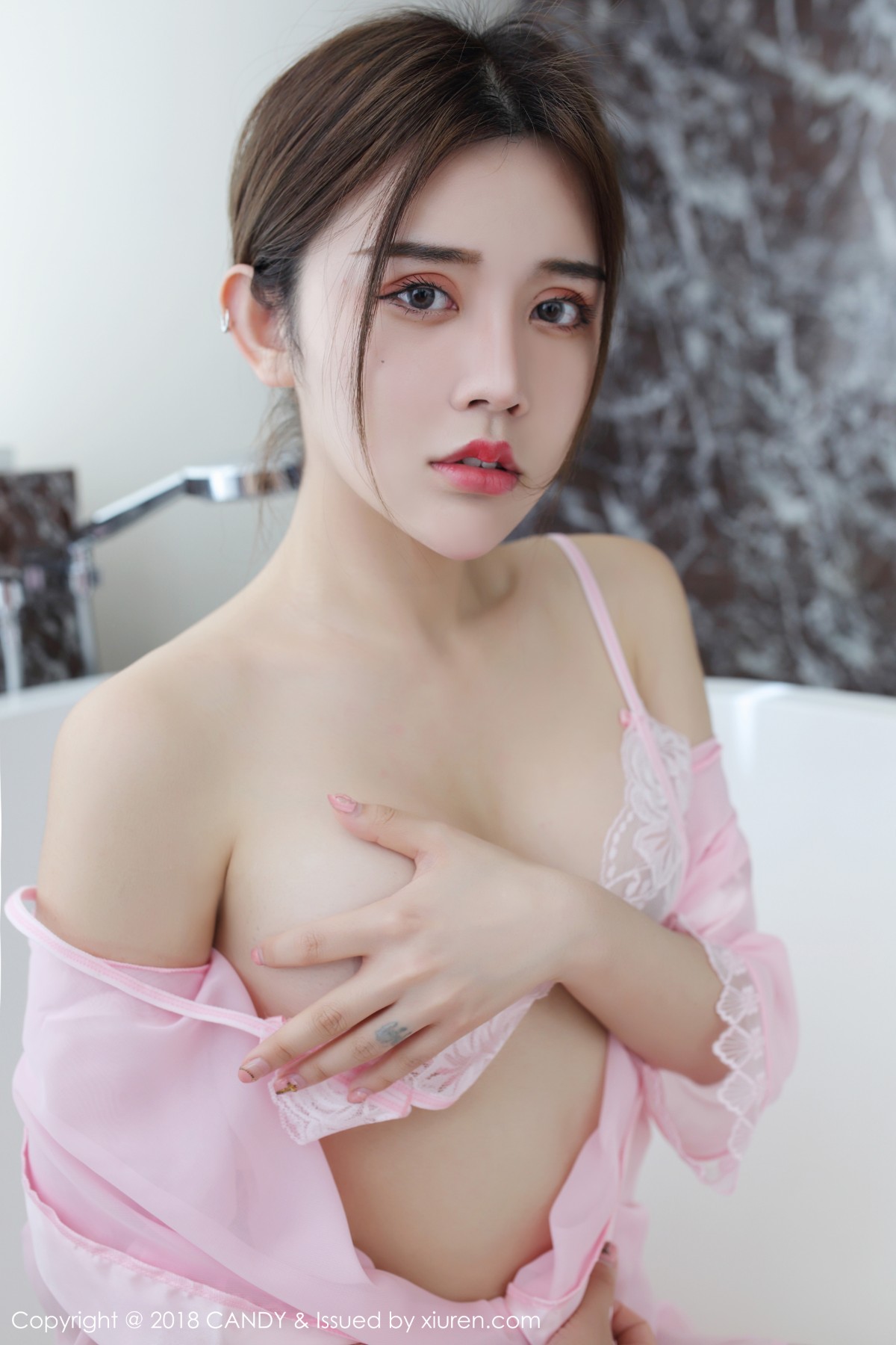 [CANDY网红馆] VOL.058 Cris_卓娅祺性感白色蕾丝袜美乳撩人诱惑写真44P